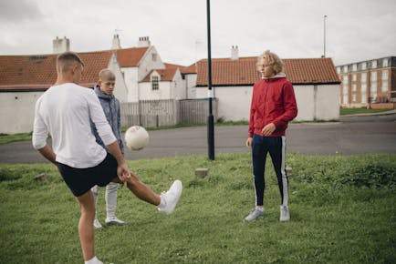 厳選 サッカーの試合にも使えるリフティングの技6選 Kencoco ケンココ 厳選 サッカーの試合にも使えるリフティングの技6選 Kencoco ケンココ