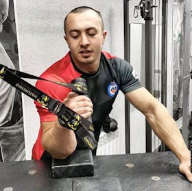 腕相撲のトレーニング器具｜吊り手(トップロール)と噛み手(フック)の技別に専門メーカーが解説