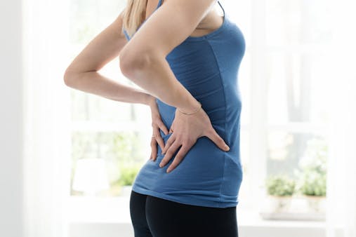 腰痛と骨盤の関係性とは？骨盤矯正のストレッチや腰痛の対処方法