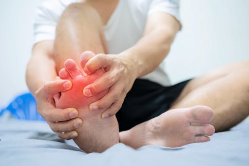 小指に要注意！内反小趾の症状や原因、治療や対処法を詳しく解説