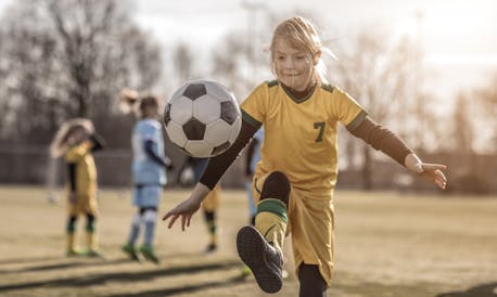 サッカーでのドロップボールとは 適応される場面や状況は Kencoco ケンココ