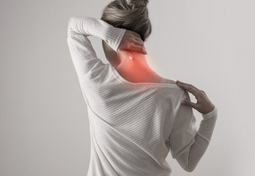 肩こりと首の痛みの関係とは？痛みを解消する方法を解説
