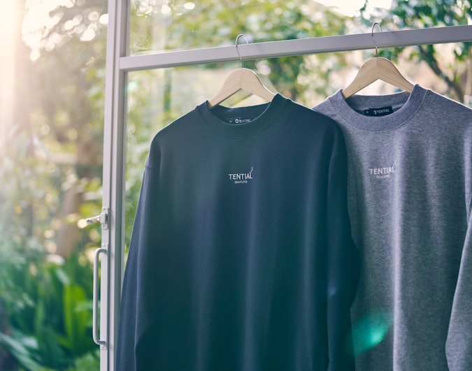 ハンガーにかかっているBAKUNE