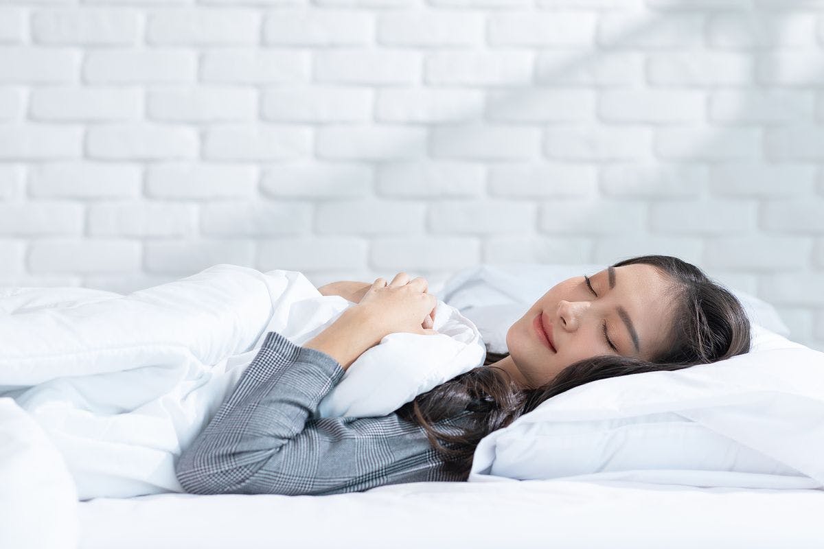 疲労回復できるルームウェアはある？睡眠の質を高める服装の選び方を解説